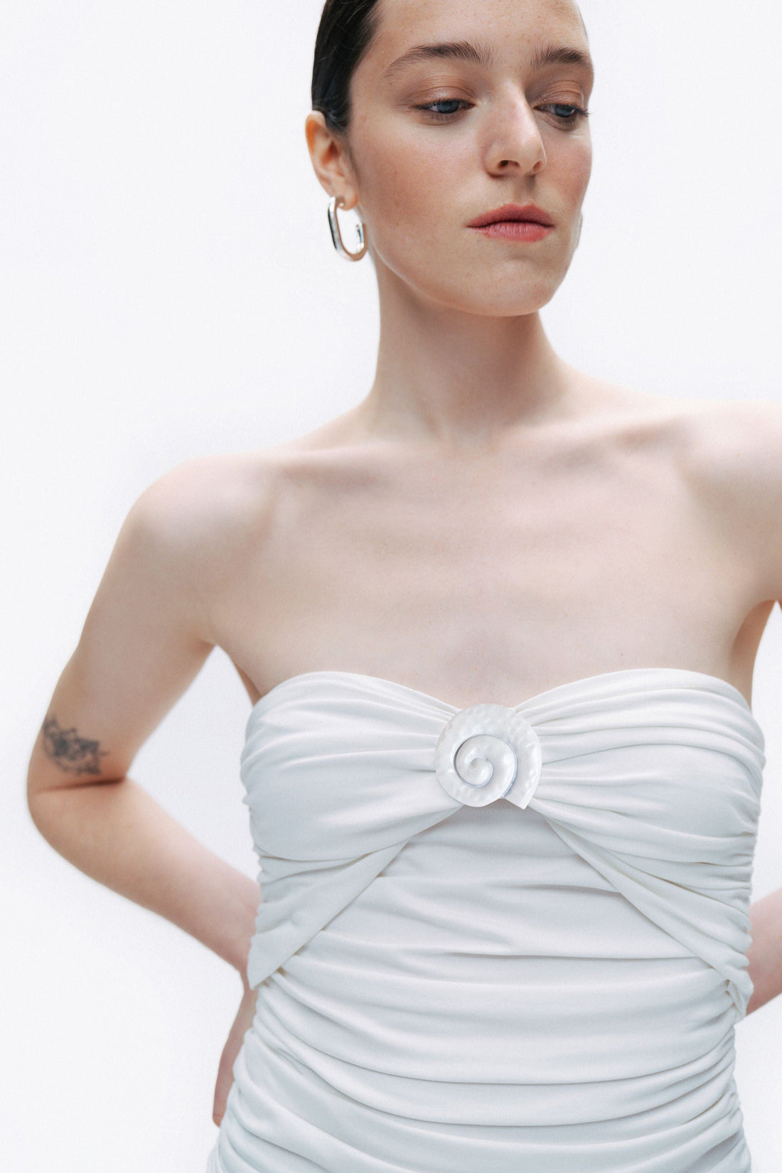 Ecru Strapless Oyster Accessory Blouse