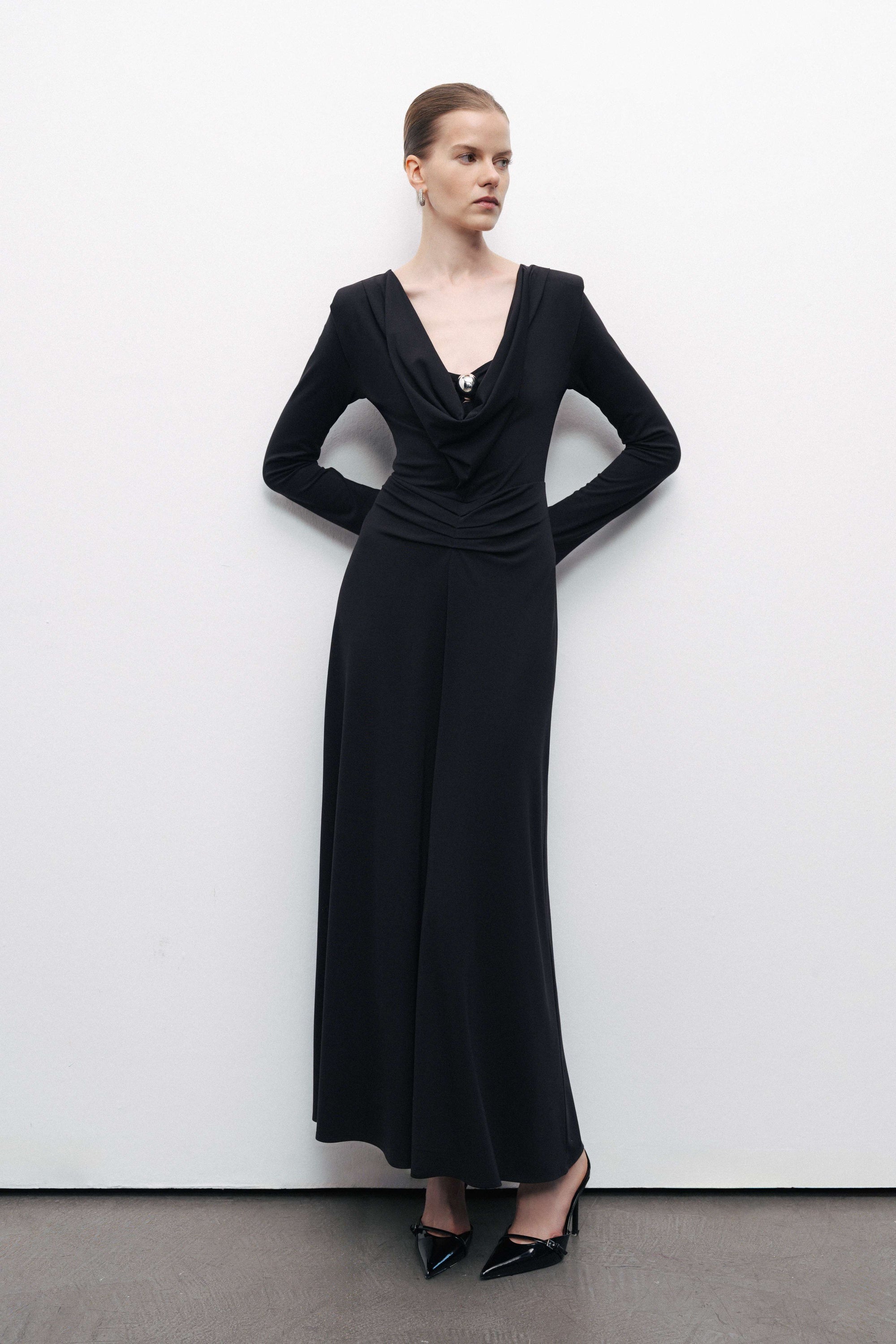 Black Padded Accessory Detailed Maxi Dress