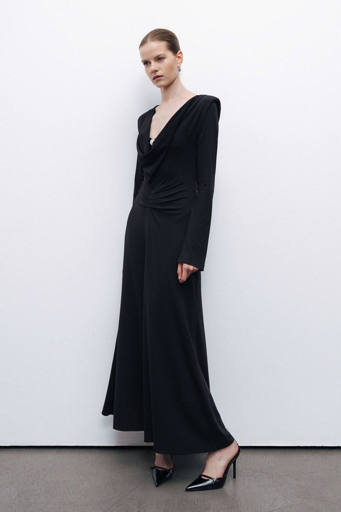 Black Padded Accessory Detailed Maxi Dress