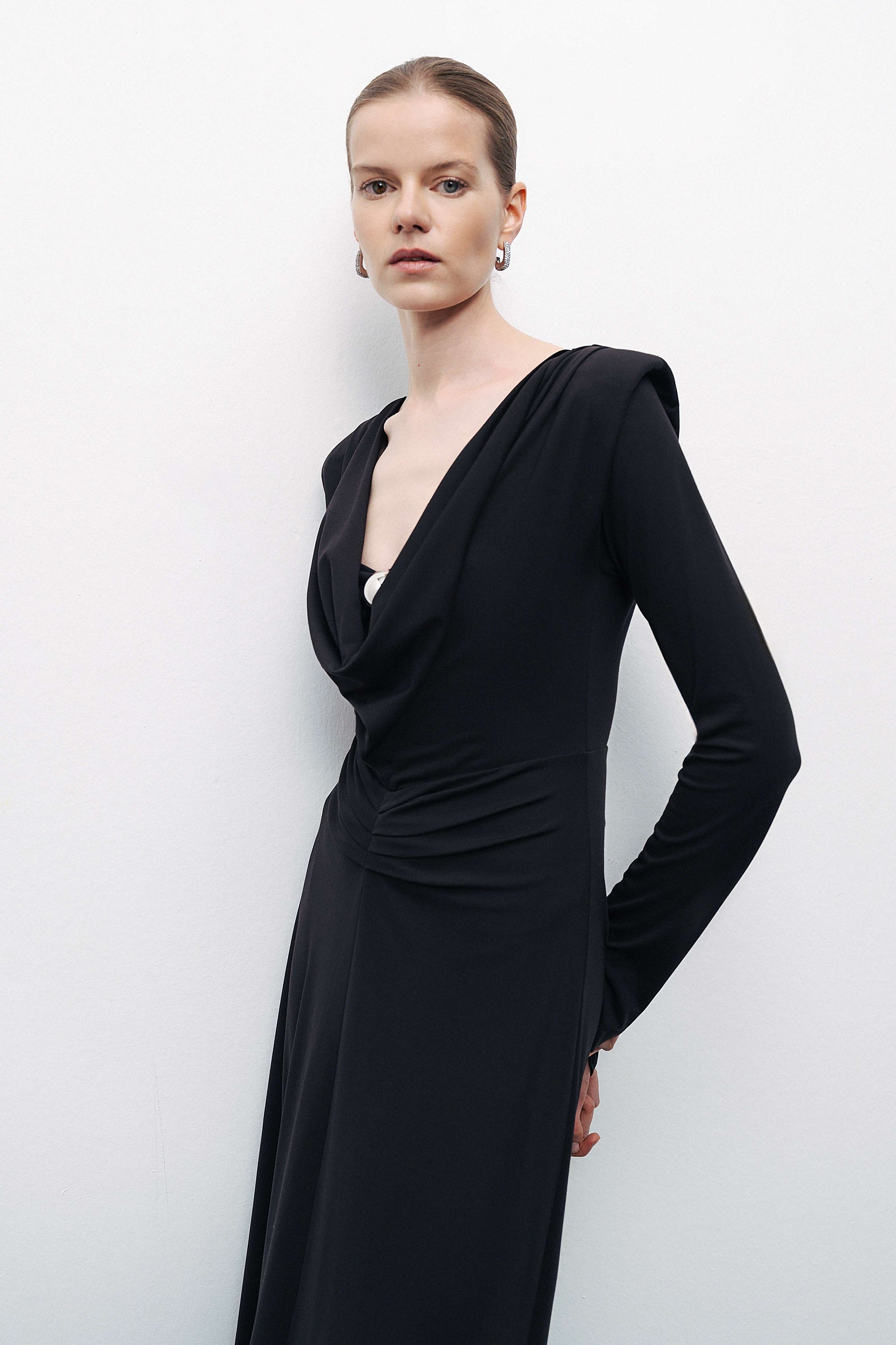 Black Padded Accessory Detailed Maxi Dress