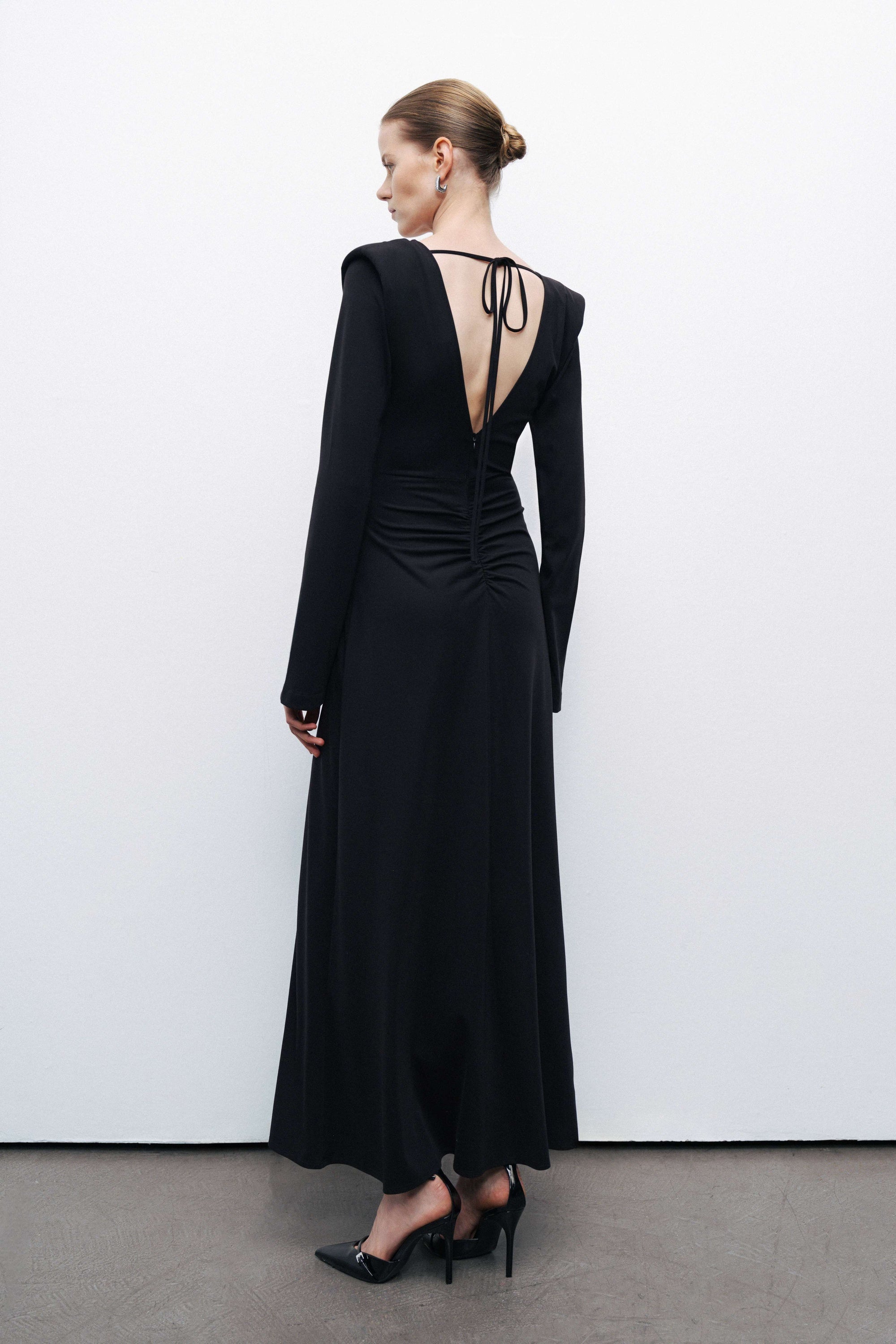 Black Padded Accessory Detailed Maxi Dress