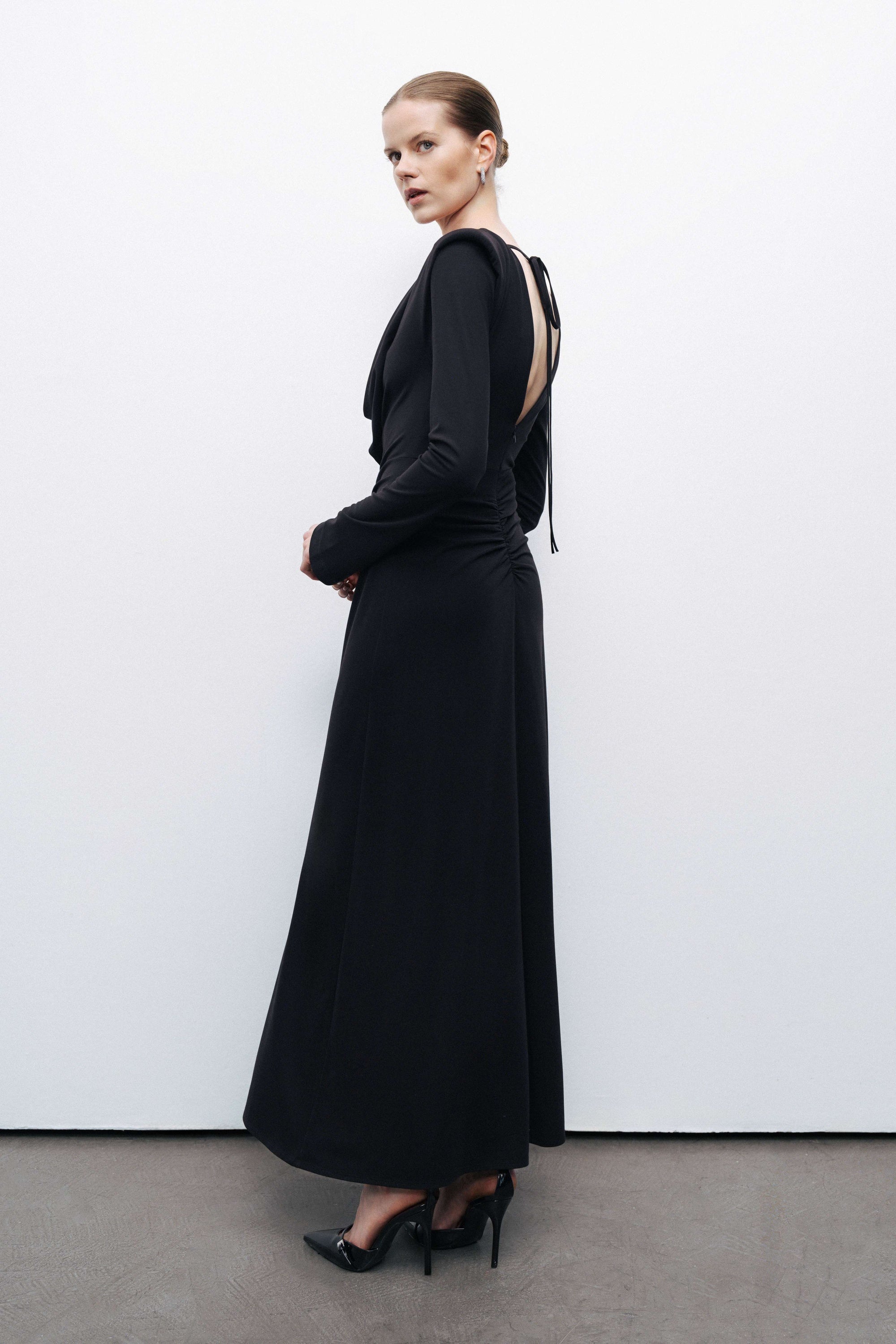Black Padded Accessory Detailed Maxi Dress