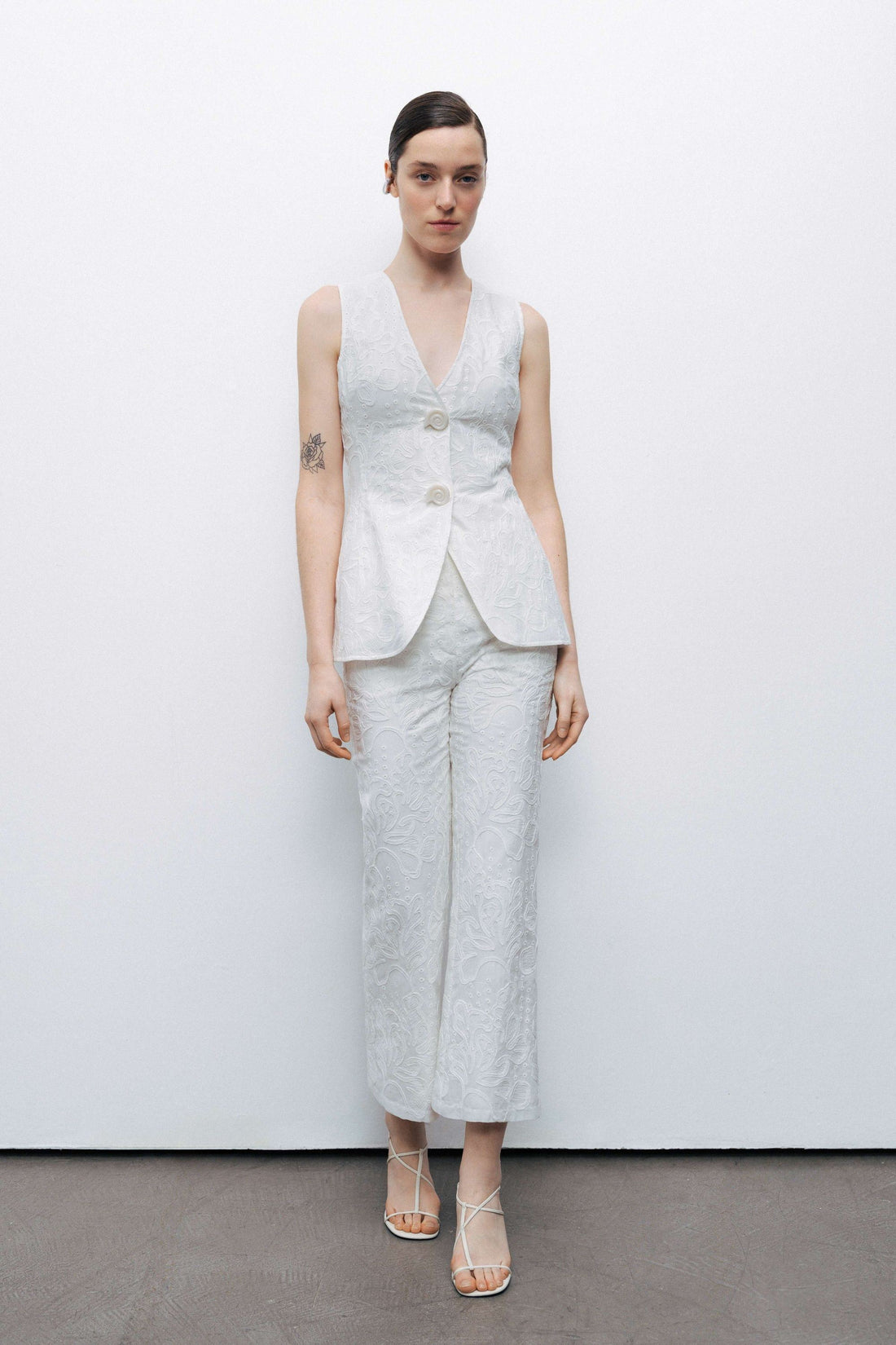 Ecru Floral Embroidery Vest