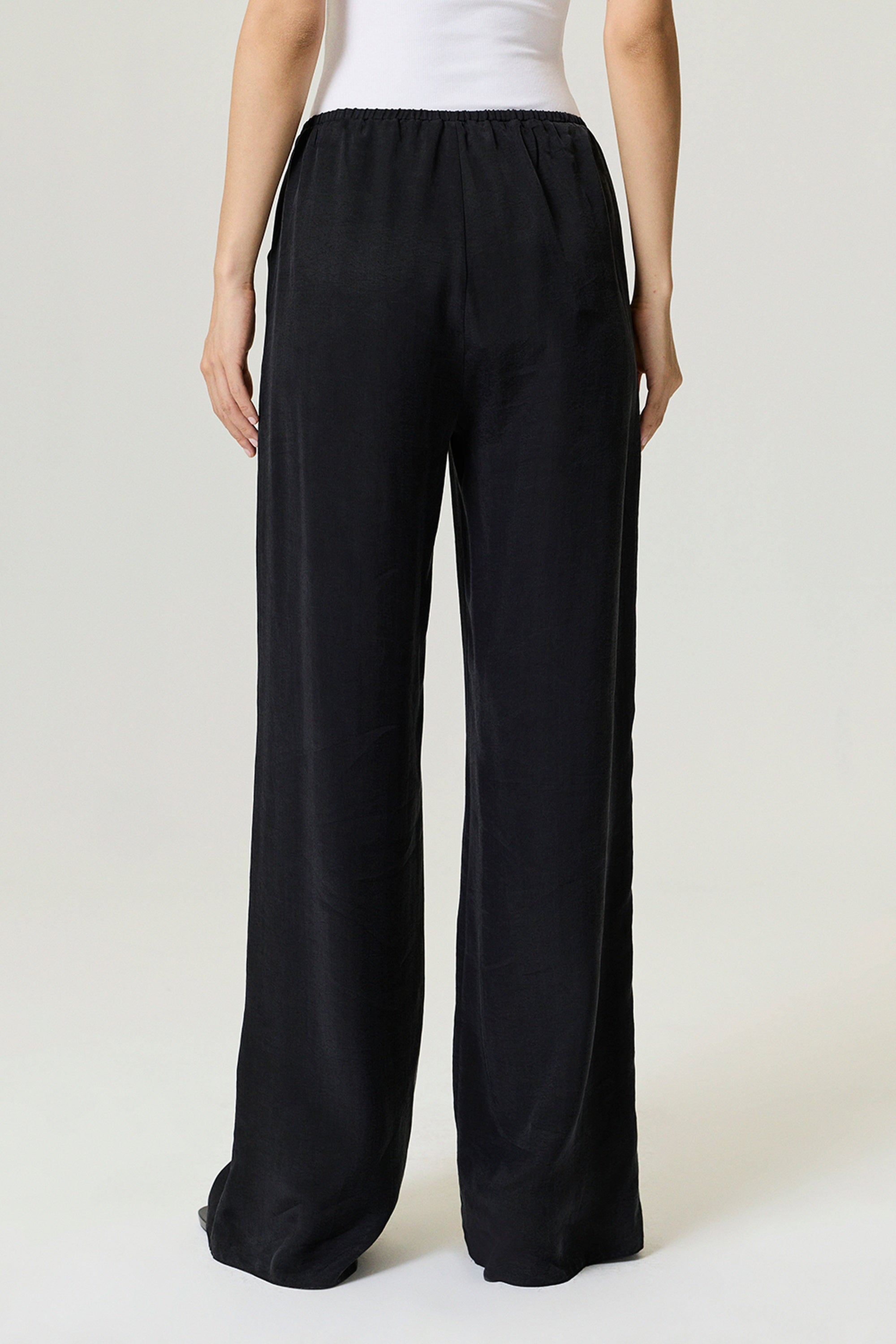 Relaxed Fluid Pants with Elastic Waist
