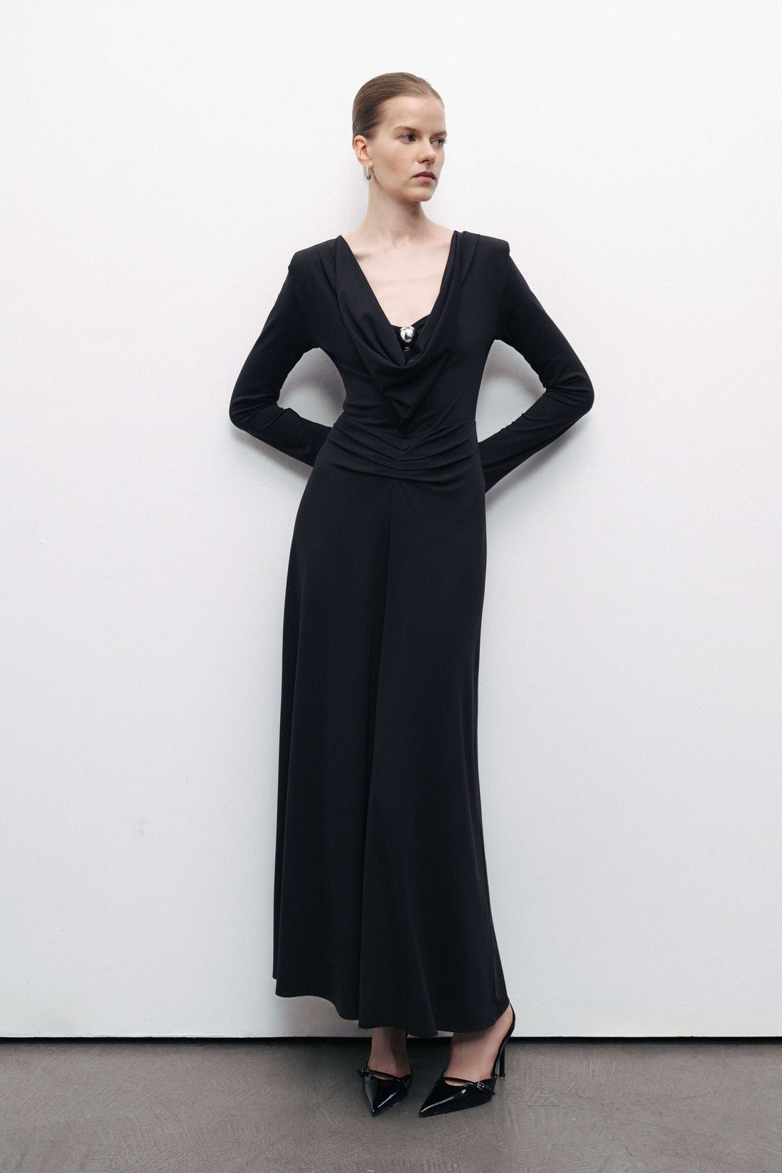 Black Padded Accessory Detailed Maxi Dress