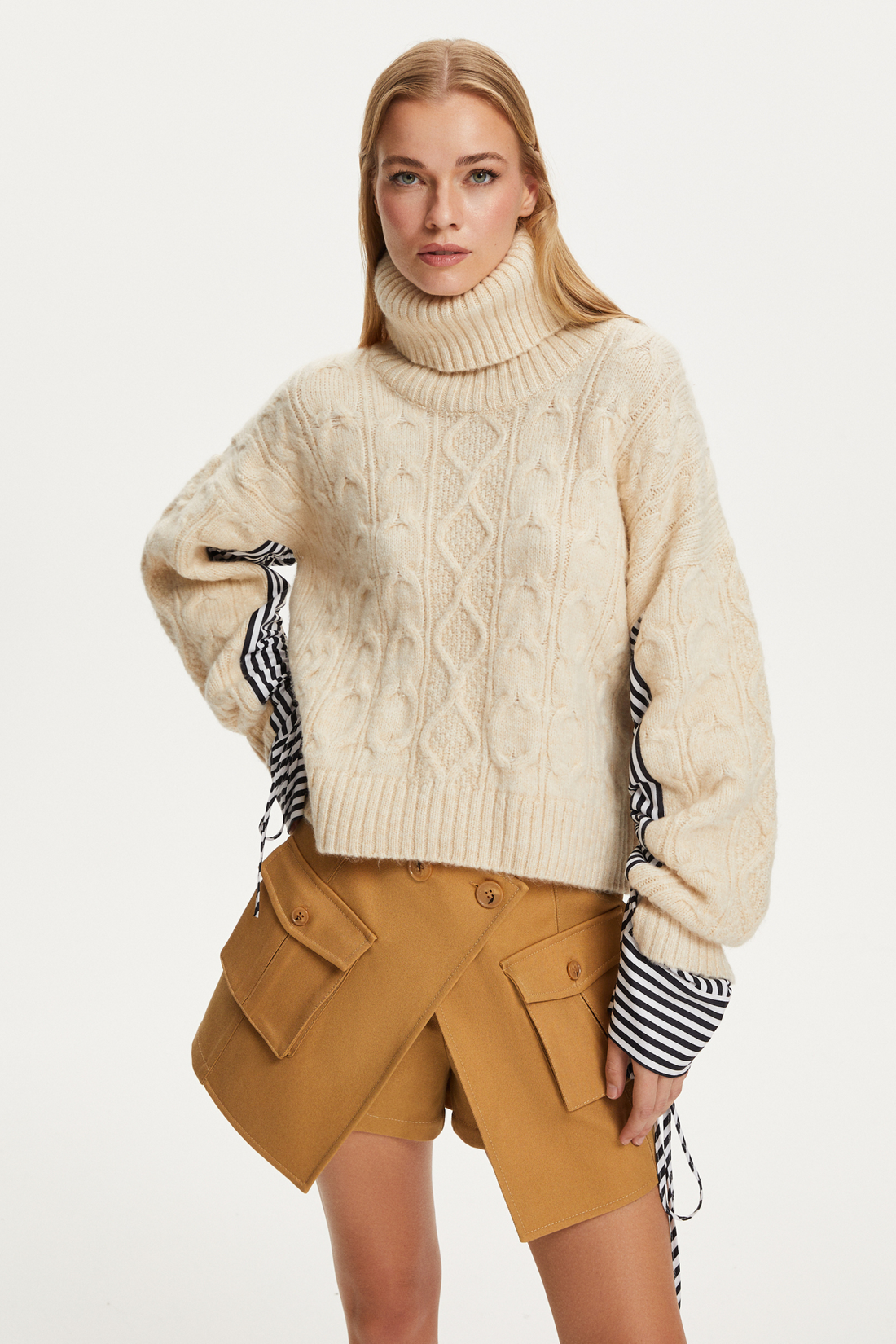 Turtelneck Knit Sweater