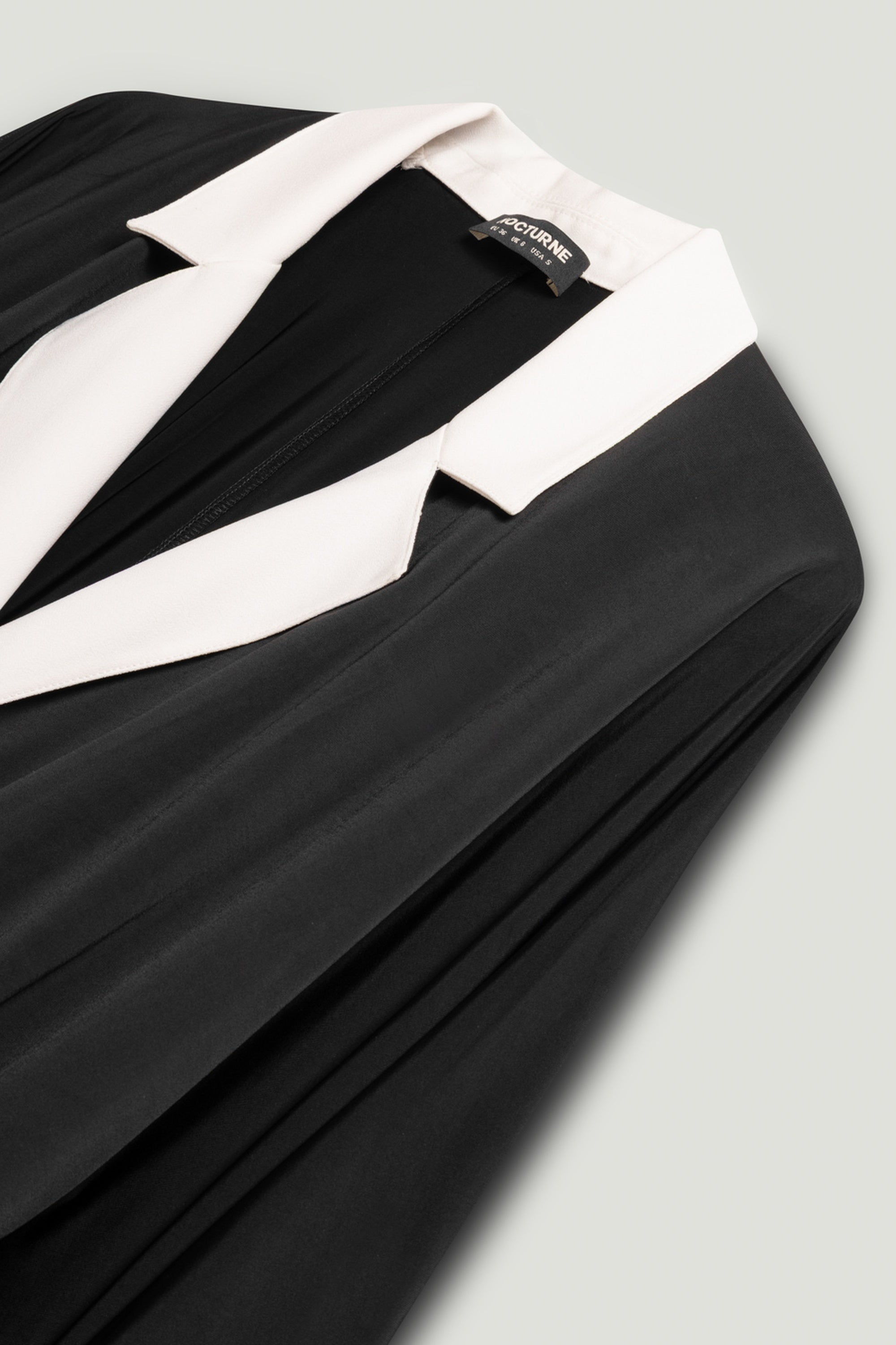 Contrast Lapel Draped Maxi Dress