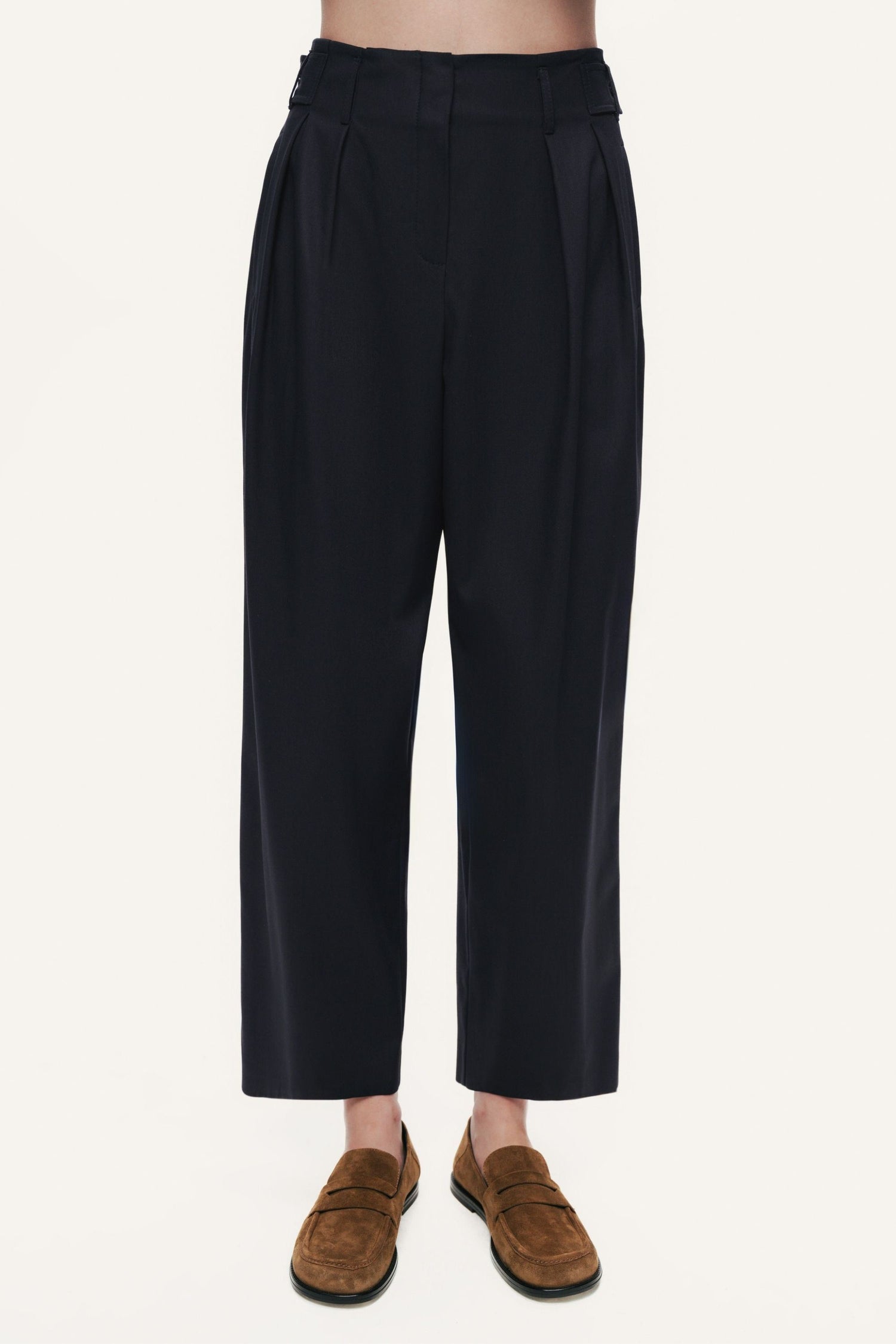 Pleated Tapered Crop Pants