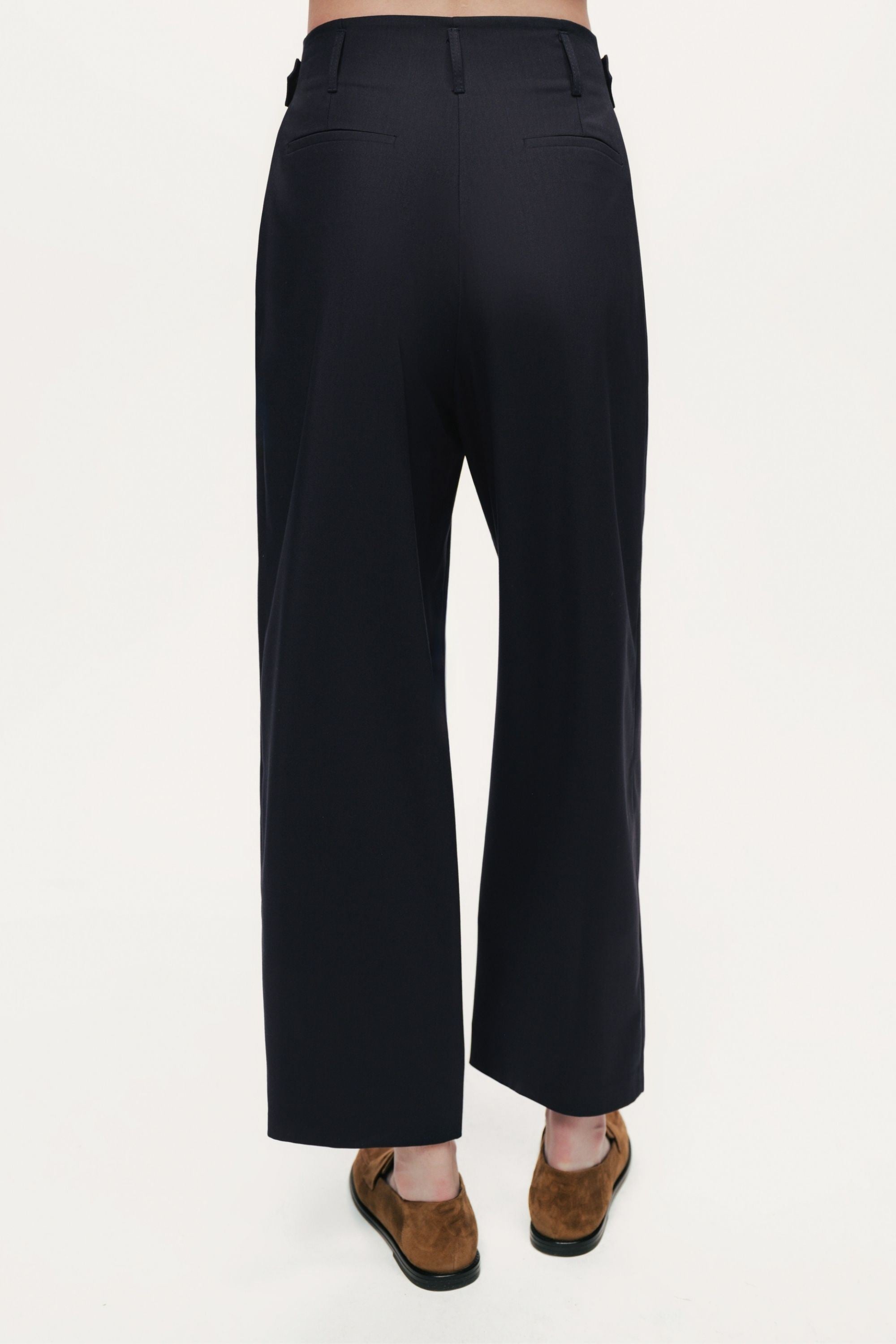 Pleated Tapered Crop Pants